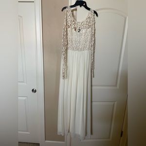 ASOS maxi dress in white. Worn once. Size 6. UK 10.